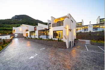 baekya pool villa and kids