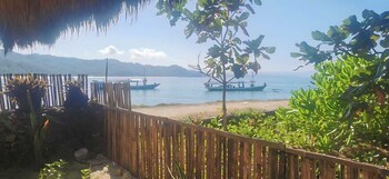 The Village Inn Rua Beach,Wanokaka>>Tambolaka,3 star