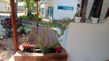 The Village Inn Rua Beach,Wanokaka>>Tambolaka,3 star