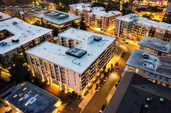 Posh Lofty Pad In Central Redmond,7601 159Th Pl Ne,0 star
