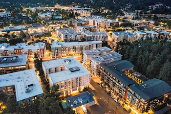 Posh Lofty Pad In Central Redmond,7601 159Th Pl Ne,0 star