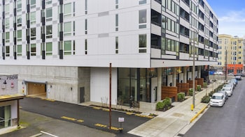 airy and open corner loft 92 walkscore