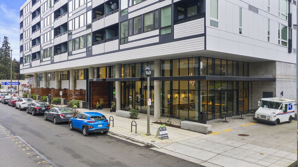 airy and open corner loft 92 walkscore