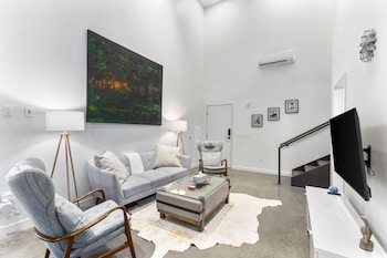 airy and open corner loft 92 walkscore