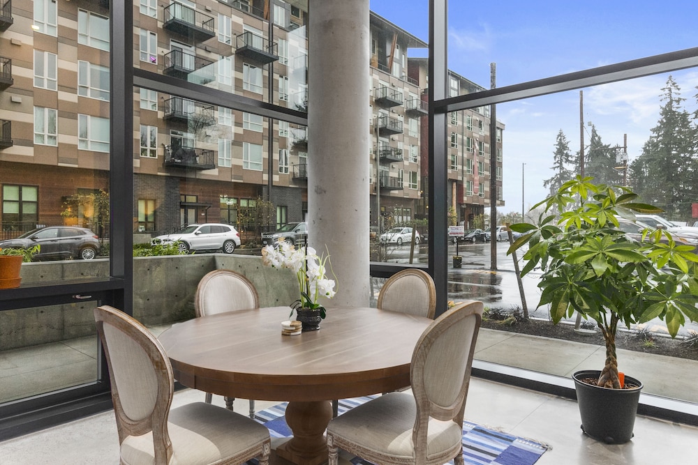 airy and open corner loft 92 walkscore