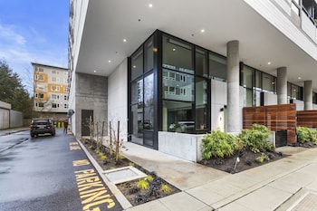 airy and open corner loft 92 walkscore