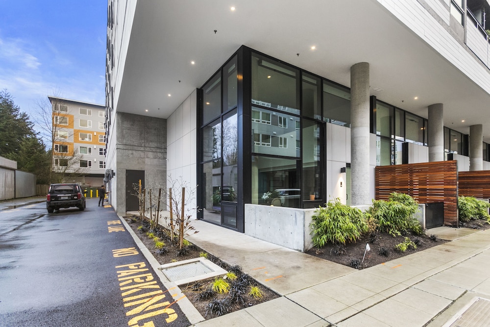 airy and open corner loft 92 walkscore