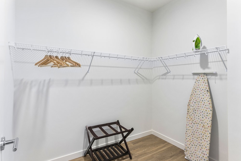 airy and open corner loft 92 walkscore