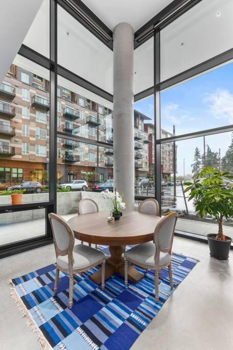 airy and open corner loft 92 walkscore