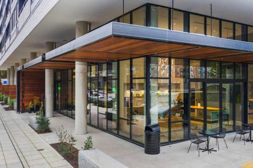 airy and open corner loft 92 walkscore