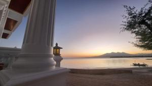 gili beachfront suites
