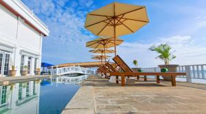 gili beachfront suites