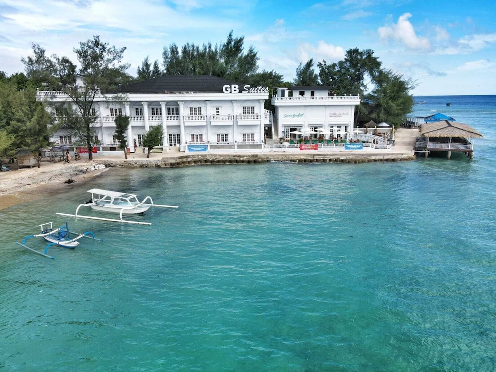 gili beachfront suites