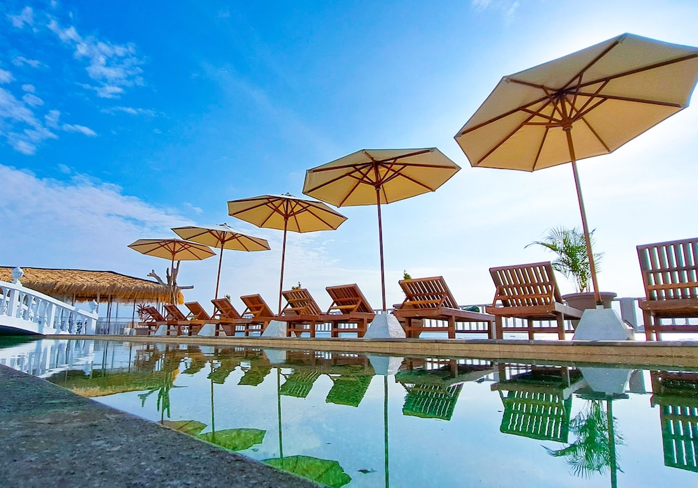 gili beachfront suites