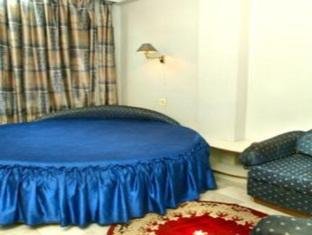 Hotel Mahadeva Regency,The Mall,3 star