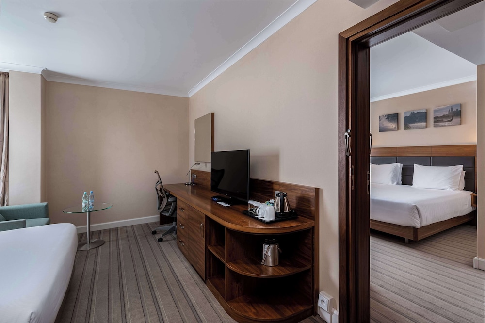 hilton garden inn krakow