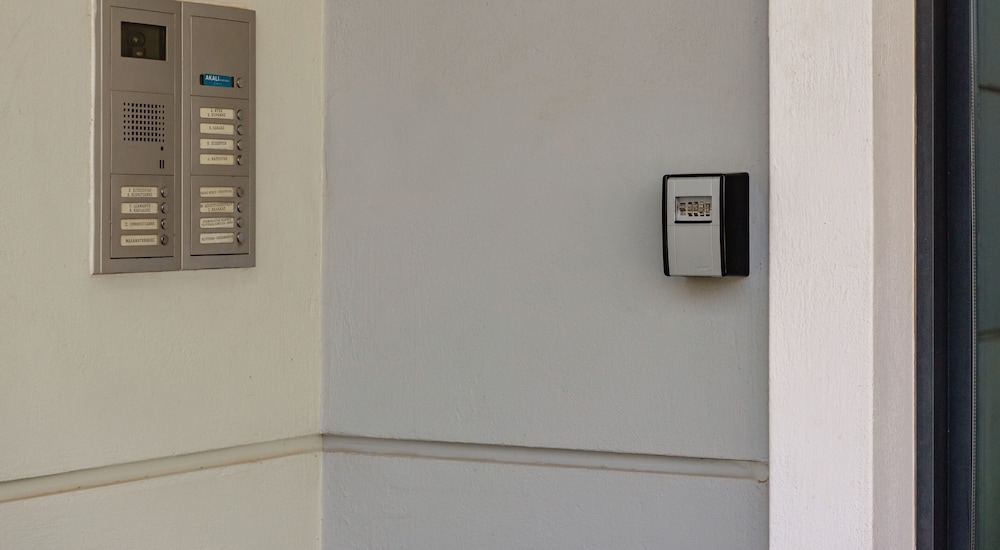 akali apartment airport by airstay