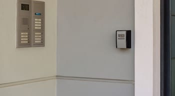 akali apartment airport by airstay