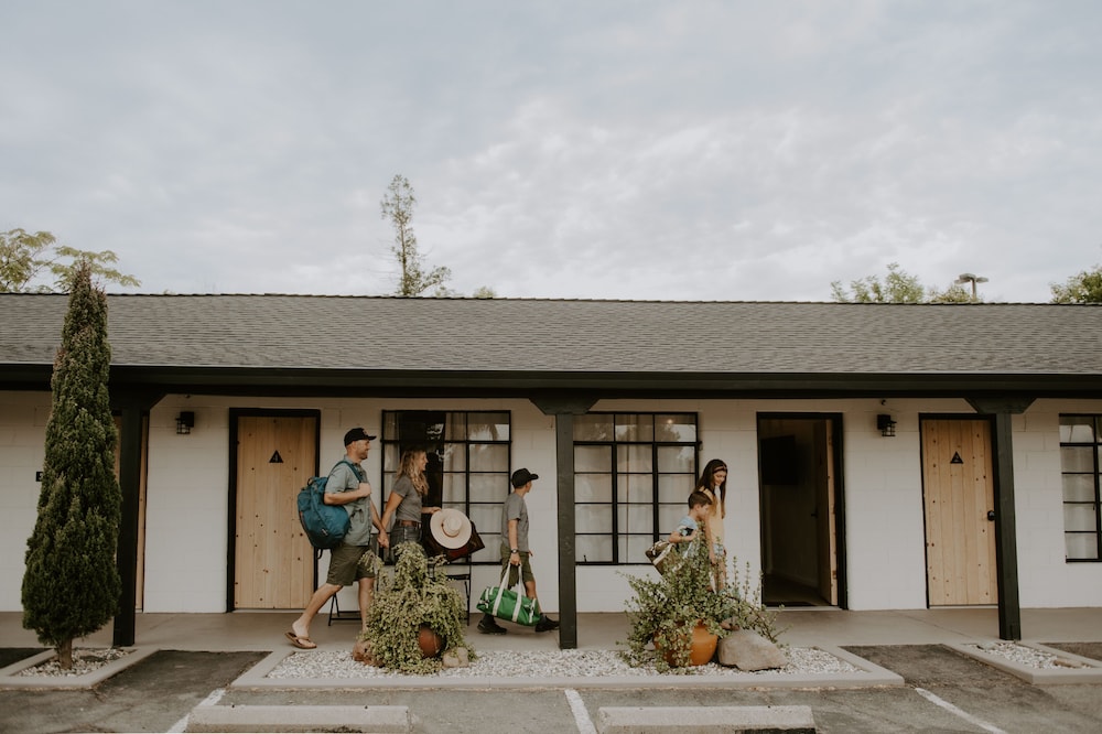 triangle motel