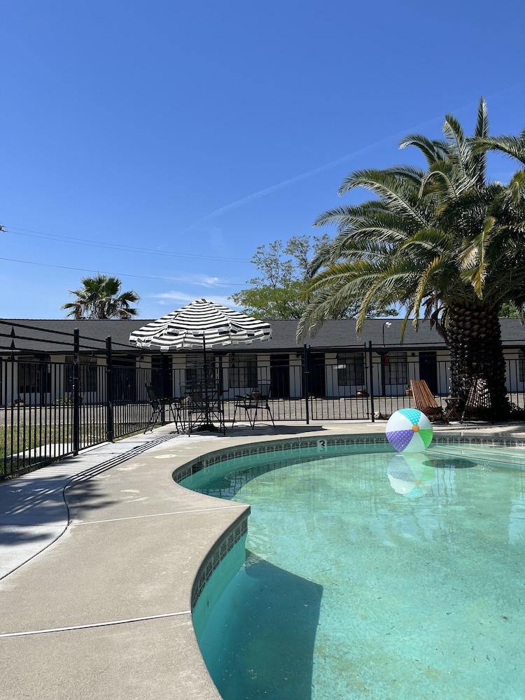 triangle motel