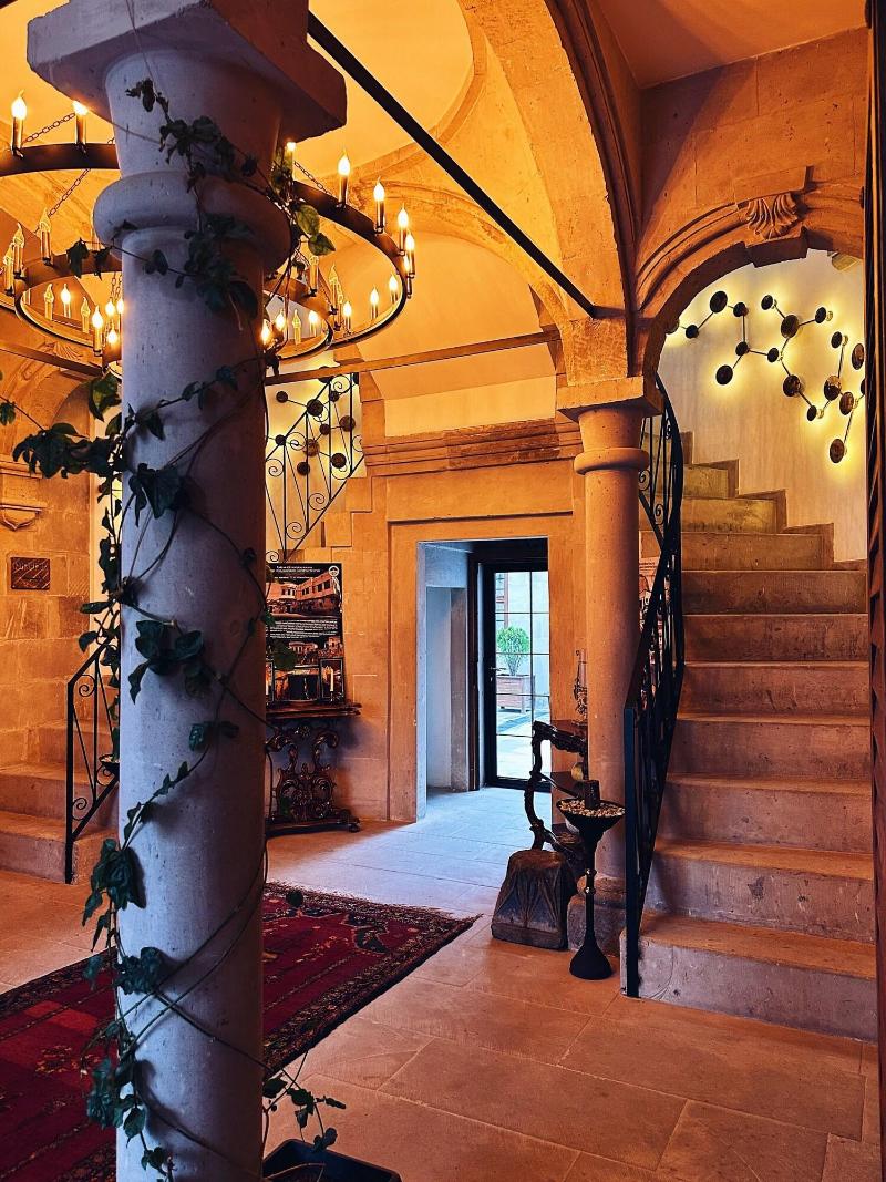 four mansions hotel