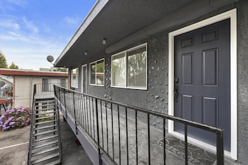 beacon hill retro central location