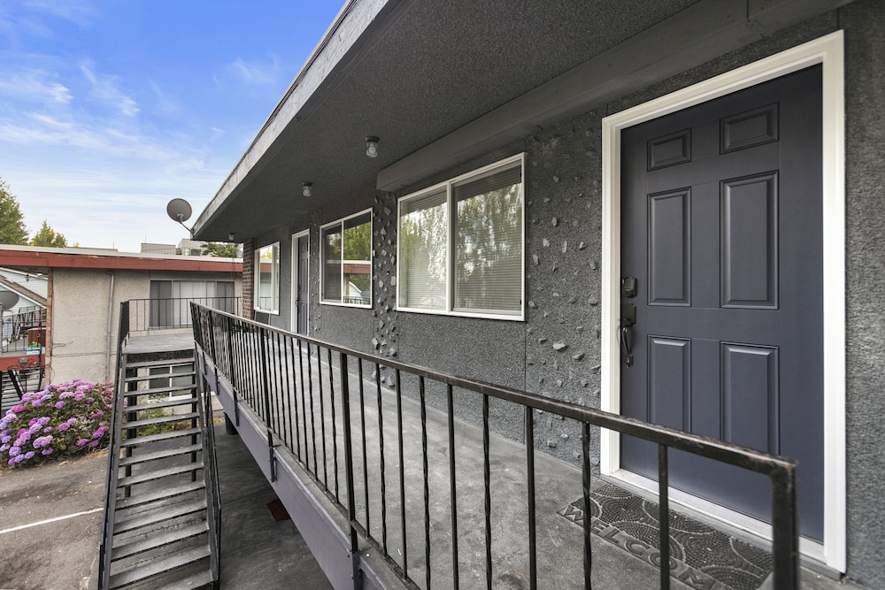 beacon hill retro central location