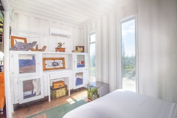 container and hobbit glamping