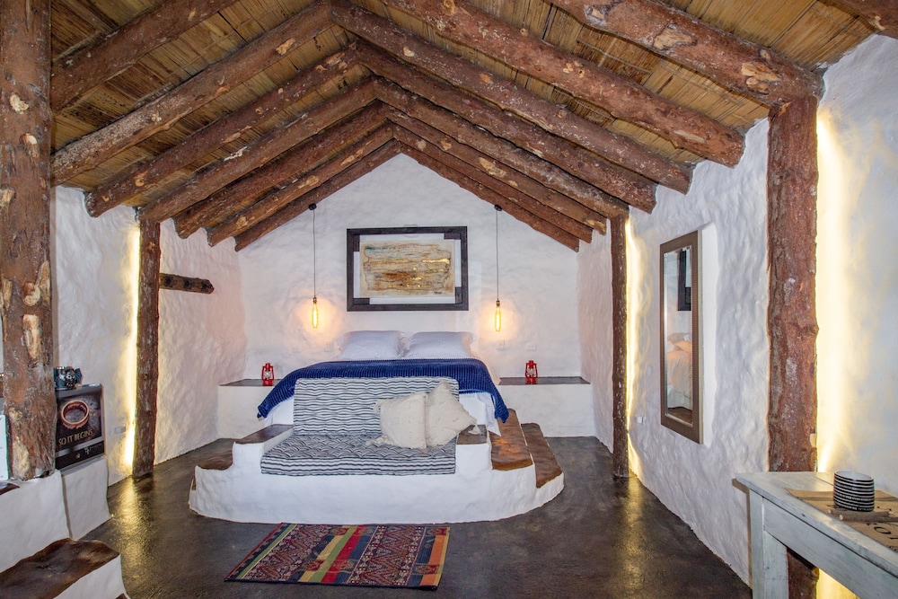 container and hobbit glamping