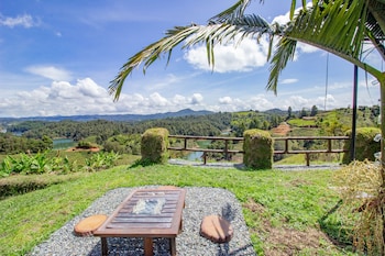 container and hobbit glamping