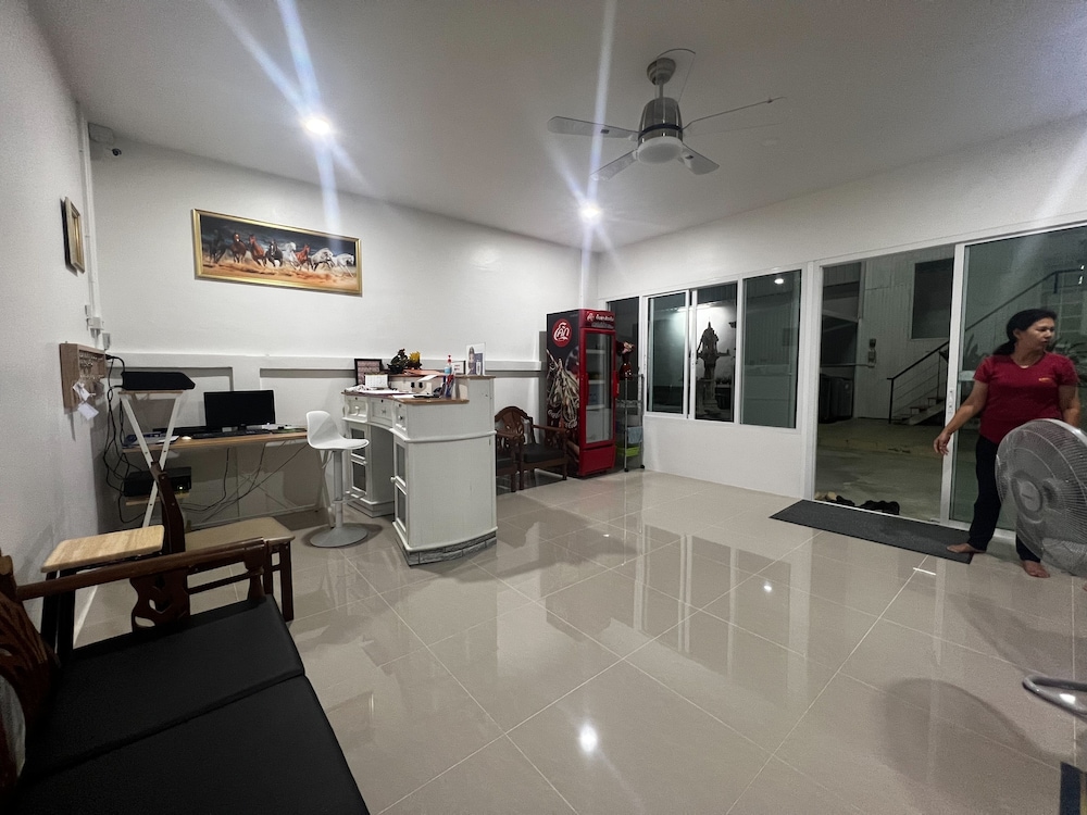 guesthouse phuket airport