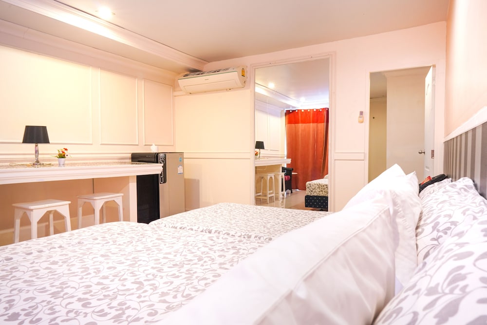 guesthouse phuket airport