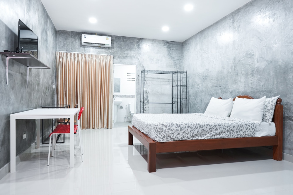 guesthouse phuket airport