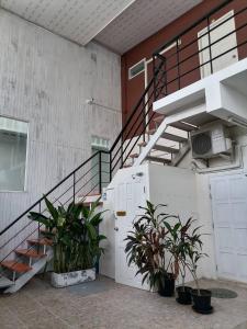 guesthouse phuket airport