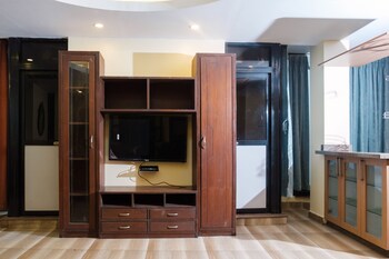 forbes hotel and apartment