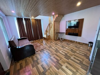 The Fig,Mukteshwar>>Kasiyalekh,2 star