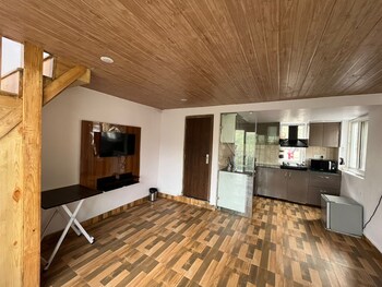 The Fig,Mukteshwar>>Kasiyalekh,2 star