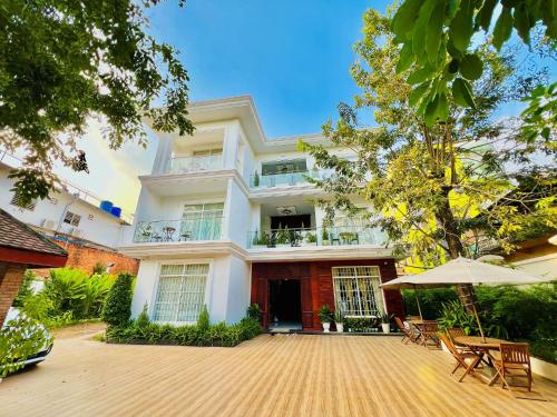 nyna villa kampot