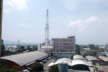 best deal 2br at suites metro apartment
