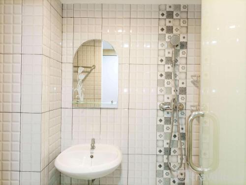 tranquil and comfort studio at de prima apartment