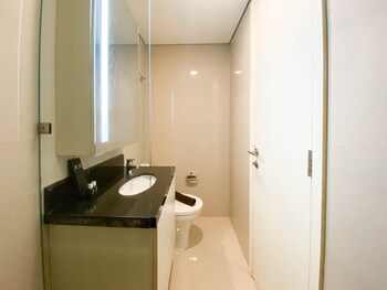 modern look studio apartment at marquis de lafayette