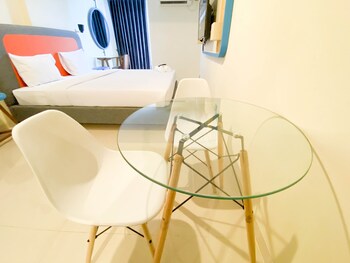 modern look studio apartment at marquis de lafayette