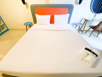 modern look studio apartment at marquis de lafayette