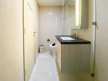 nice and elegant studio apartment at warhol w r residence