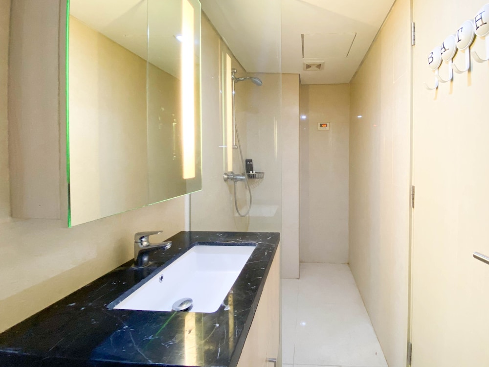 nice and elegant studio apartment at warhol w r residence