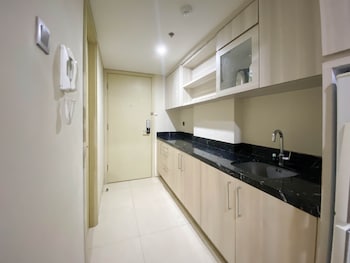 nice and elegant studio apartment at warhol w r residence