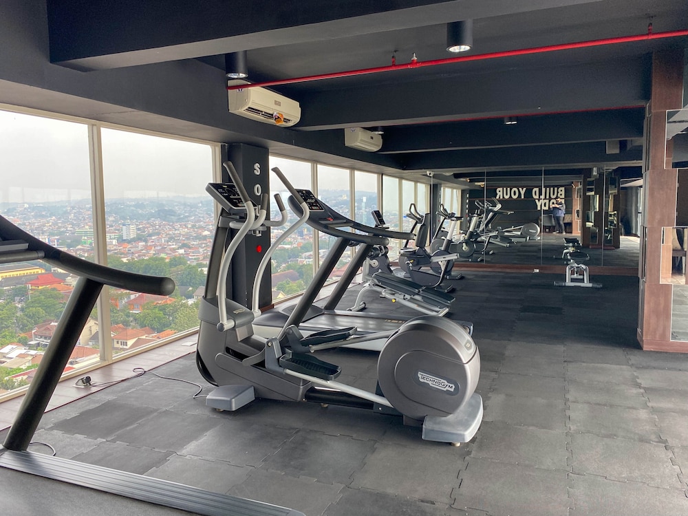 nice and elegant studio apartment at warhol w r residence