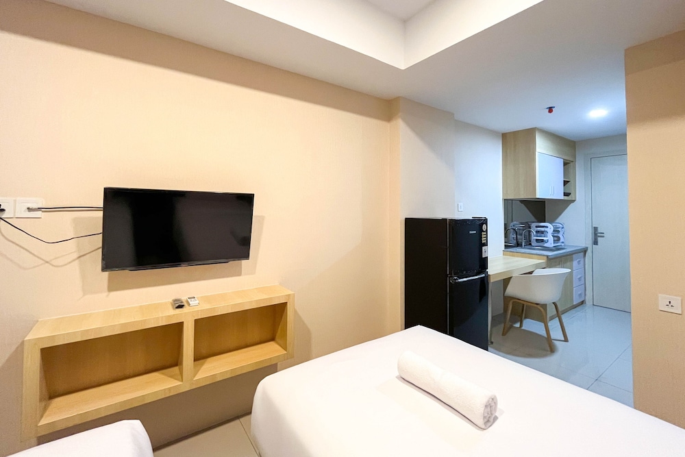 comfy studio room at de prima apartment medan apartment