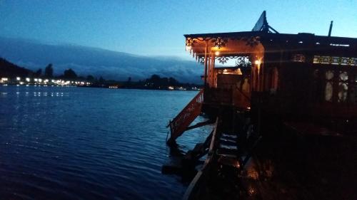 jacqueline houseboat