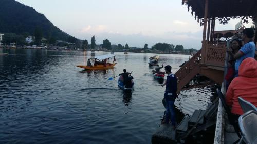 jacqueline houseboat